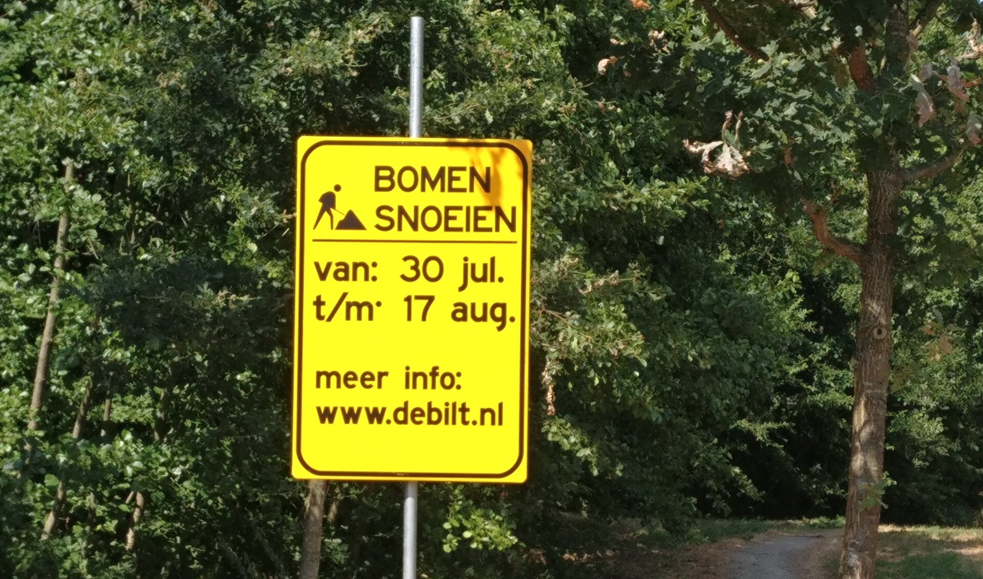 Dit bord staat bij nu de ingang van het fietspad Beukenlaan nabij de rotonde Groenekanseweg.