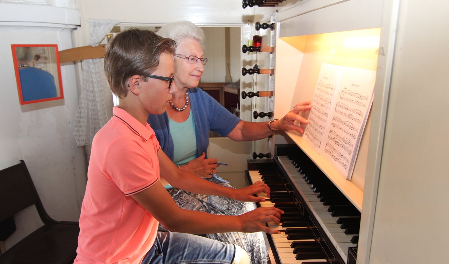 Jaco de Jong (13 jaar) heeft de (orgel-)talenten mogelijk van zijn overgrootvader Pieter Wijnen die kerkorganist was vóór Fia Lam. 