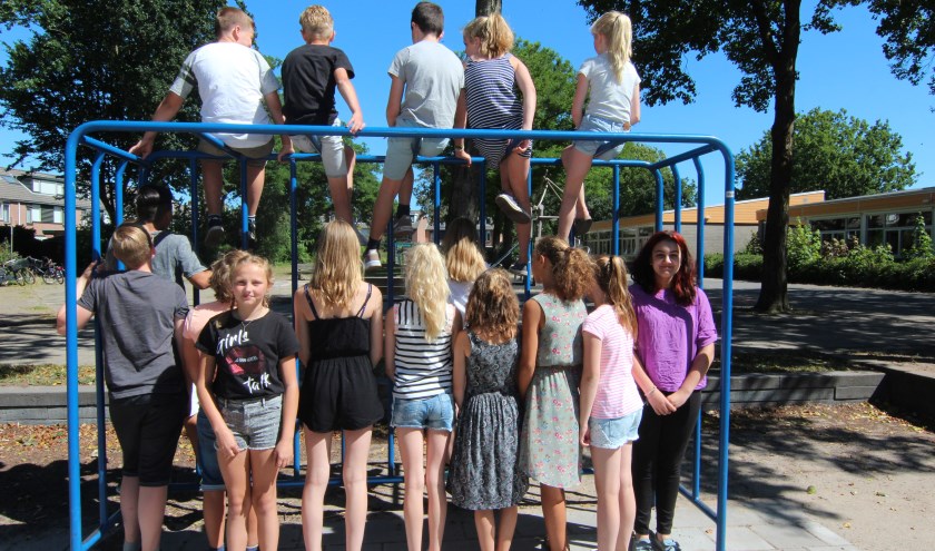 De Algemene Verordening Gegevensbescherming maakt het lastiger om groepsfoto's van kinderen te maken. Wie mag er wel en wie mag er niet herkenbaar op de foto?