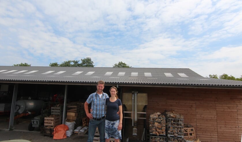 Marjolein en Wouter van Oostrum van zorgboerderij Nieuw Toutenburg stellen hun dak via Biltstroom beschikbaar voor het opwekken van zonnestroom voor buurtbewoners.