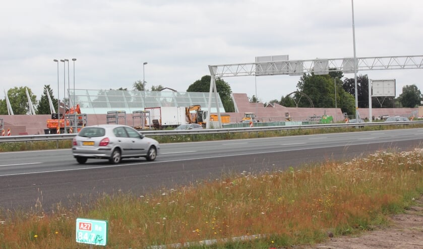 Schermen verzorgingsplaats Nijpoort in opbouw.