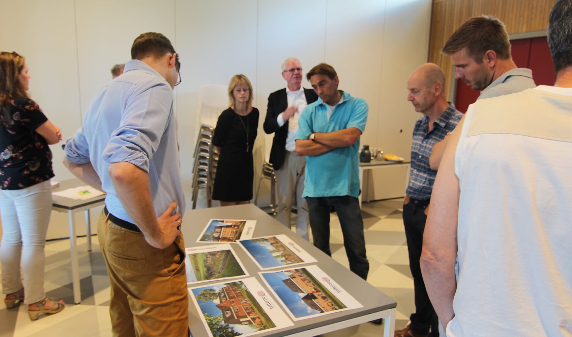 Dinsdag 3 juli was er in het Dorpshuis in Hollandsche Rading aan de Dennenlaan 57 een inloopavond, waarbij medewerkers van de gemeente aanwezig waren voor informatie over de ontwerpbesluiten voor dit project. 