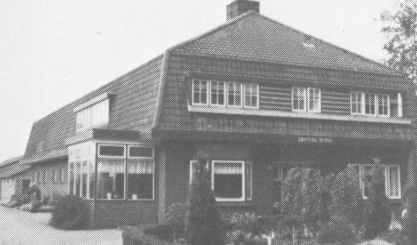 De boerderij ziet er ook in de eenentwintigste eeuw uit als een groot landhuis.