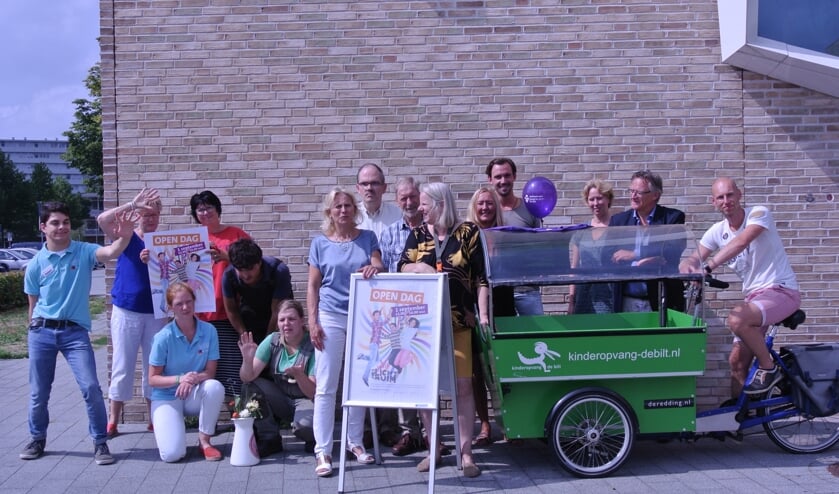 Vertegenwoordigers van o.a. Kinderopvang De Bilt, Basisschool Wereldwijs, Idea Bibliotheek en het KunstenHuis als ook huurders van de woningen staan te popelen om bezoekers wegwijs te maken bij, in en om Het Lichtruim.