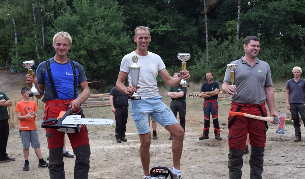 Winnaars van NK Houthakken 2018: Jochem van de Bunt (L, 2e plaats), Wim Kuus (M, 1e plaats) en Vincent Kroon (R, 3e plaats).