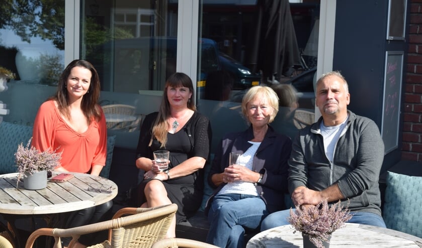 Angelique van Meerten, Wilma van Poelgeest, Marlies Willemse en Rob van Meerten hopen op een grote opkomst