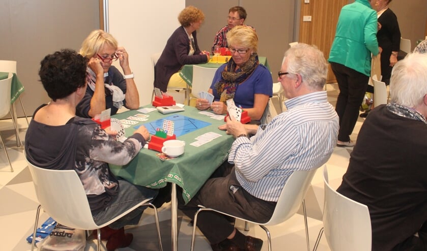 Vaak wordt het spel in clubverband gespeeld. Voordeel is dat men dan de eigen prestaties met anderen kan vergelijken.