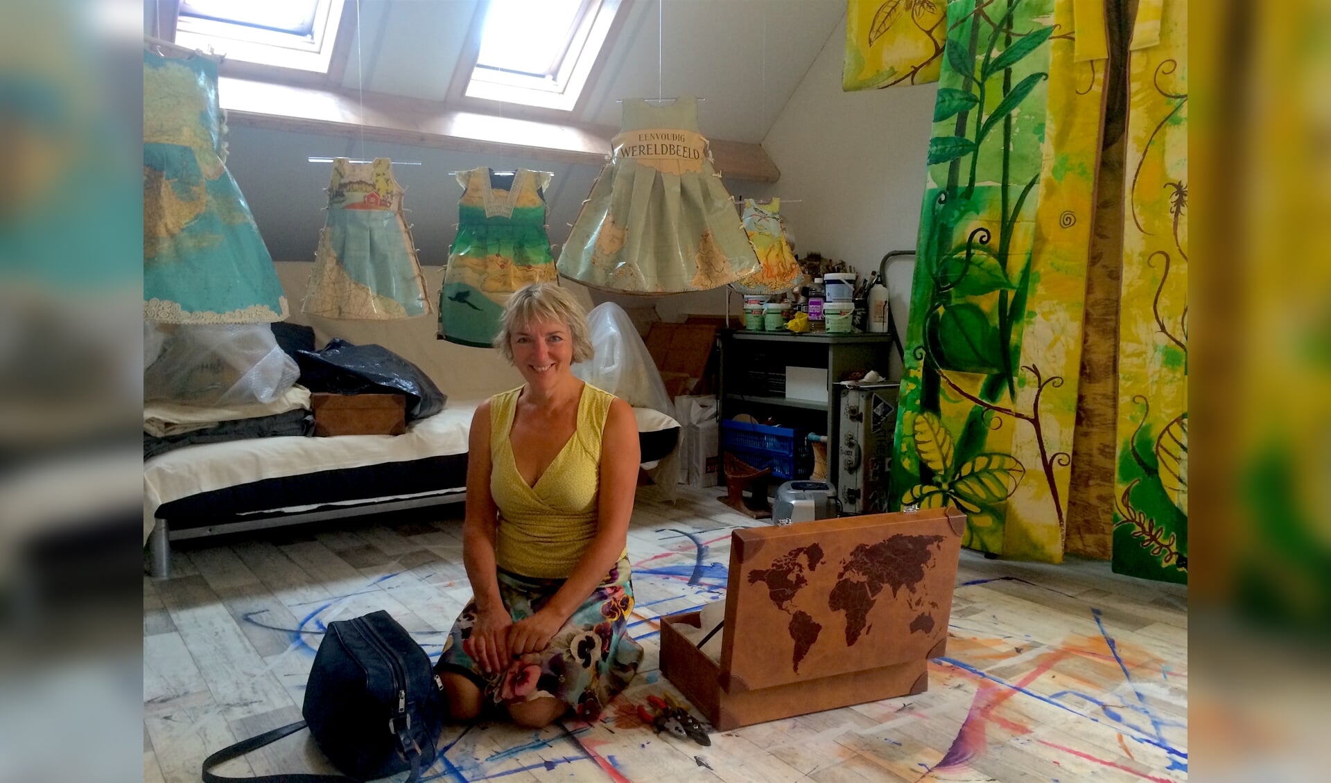 Mieke de Waal in haar atelier. 