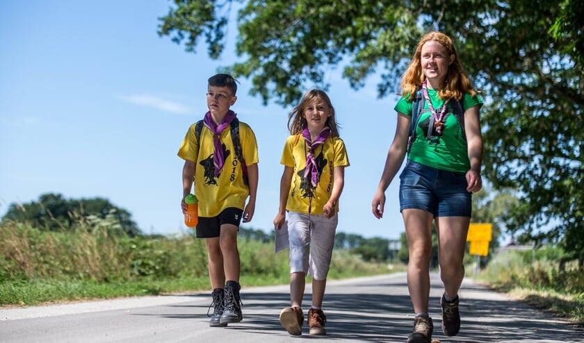 De welpen (leden van 7 t/m 11 jaar) beschermden deze zomer in Hengelo een middeleeuws dorpje tegen een draak.