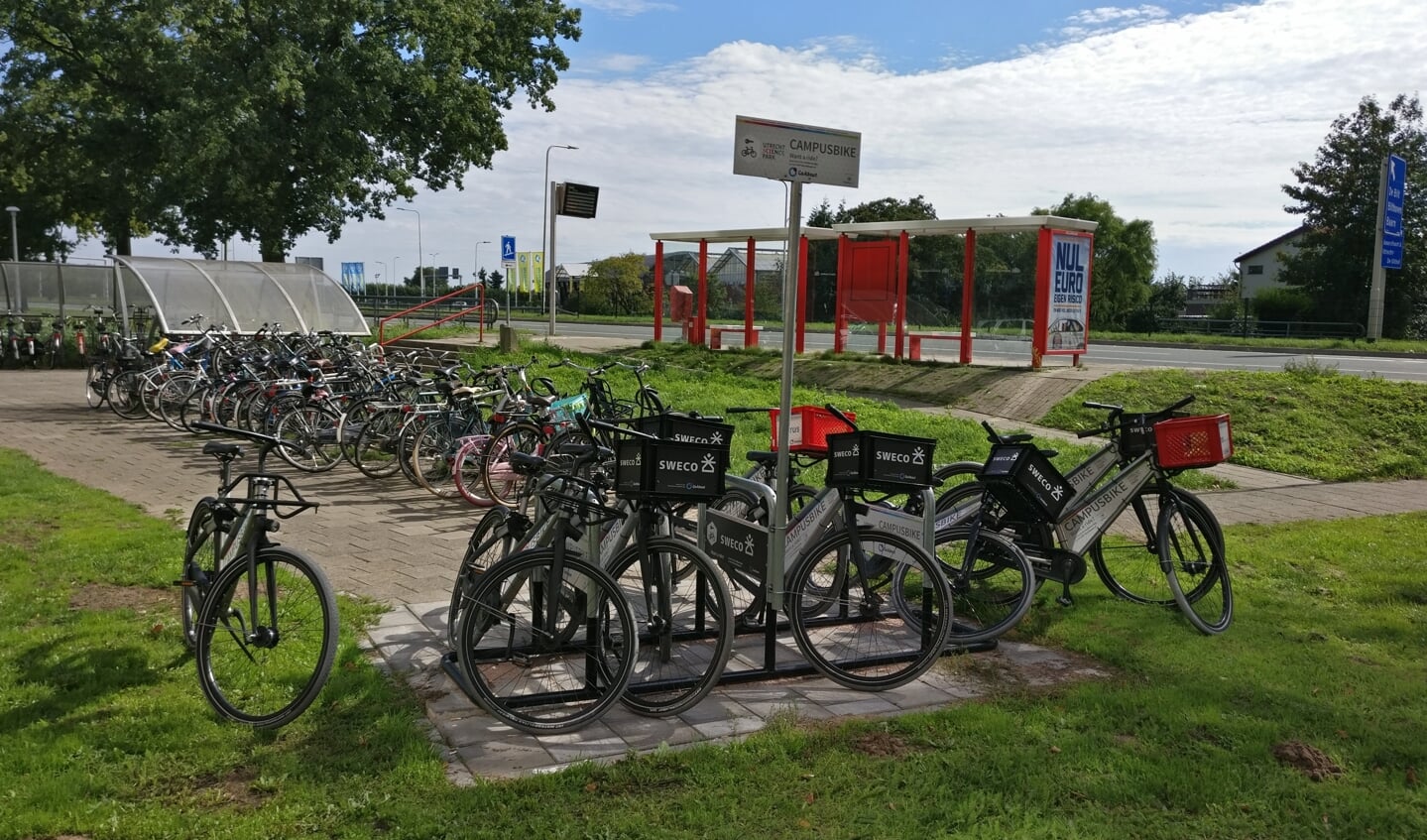 De fietsen van Campus bike staan in De Bilt o.a. in de tuin van Biltsteyn. 
