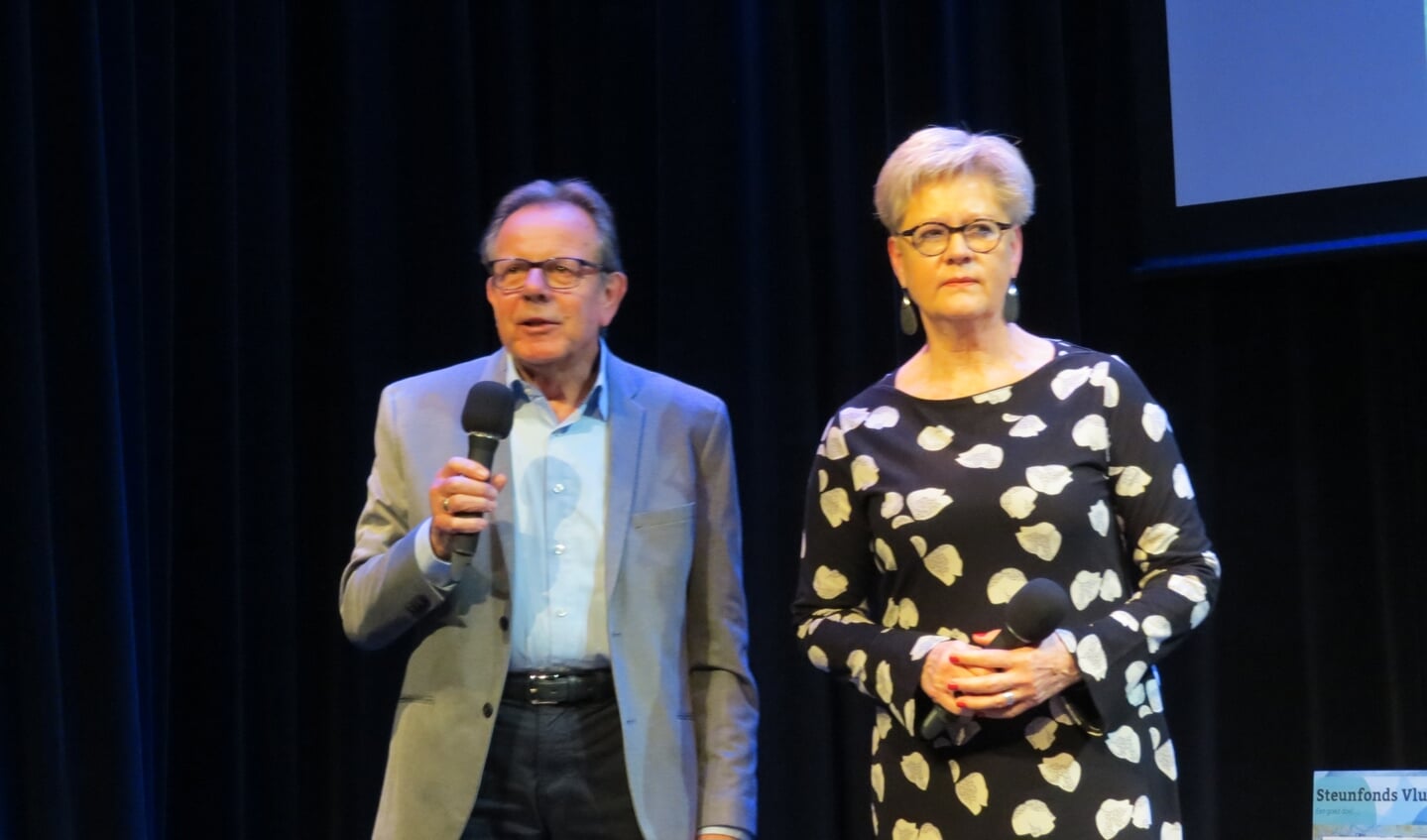 Voorzitter Adri Peters en coördinator Hanneke Eilers van Steunpunt Vluchtelingen De Bilt.