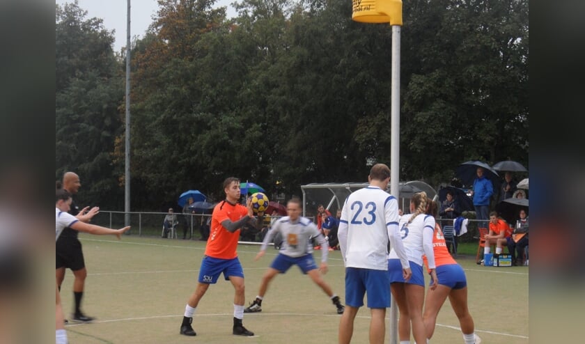 DOS won de laatste thuiswedstrijd van de eerste helft van het veldseizoen overtuigend.