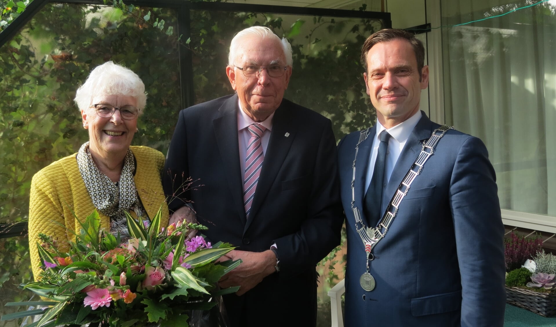 Het diamanten bruidspaar met burgemeester Sjoerd Potters.