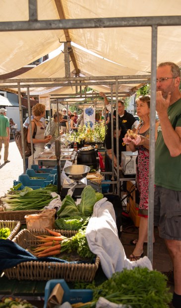 Op de Biltse streekmarkt duurzame producten van Biltse bodem.