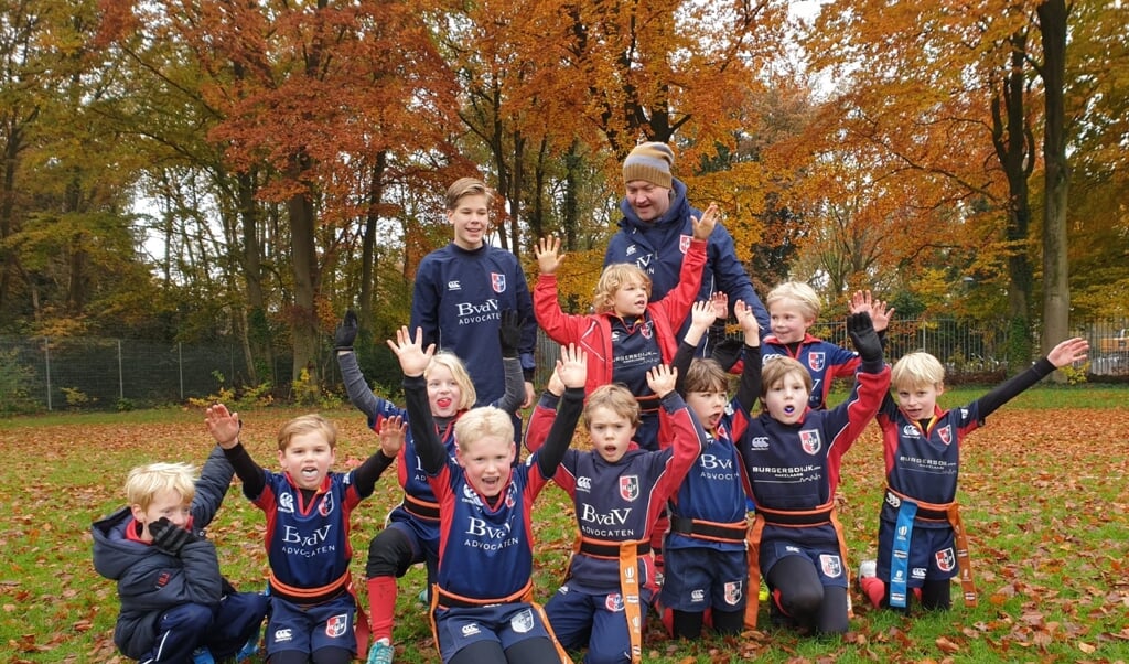 De U8 rugbyers zijn trots op de prestaties bij hun thuiswedstrijd