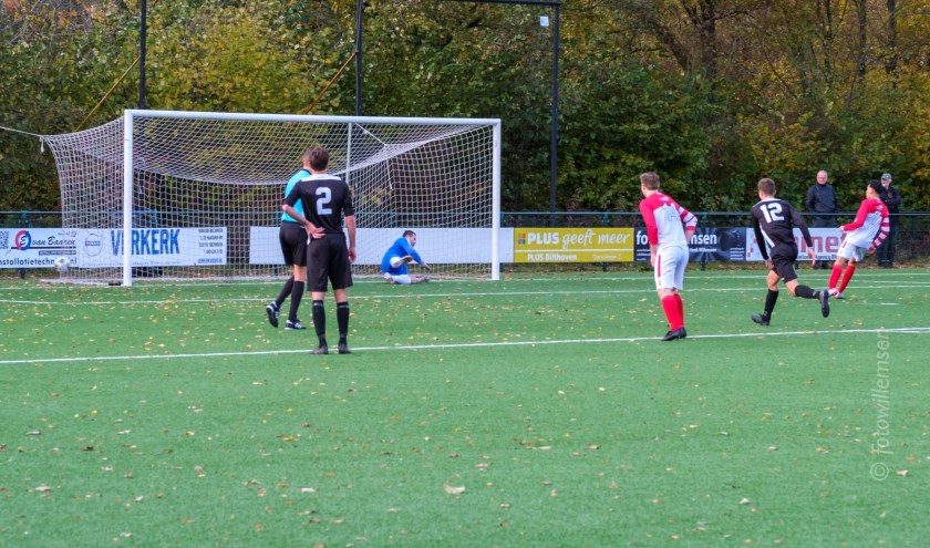 Marcel Melissen scoort de 1-0 (foto Willemsen).