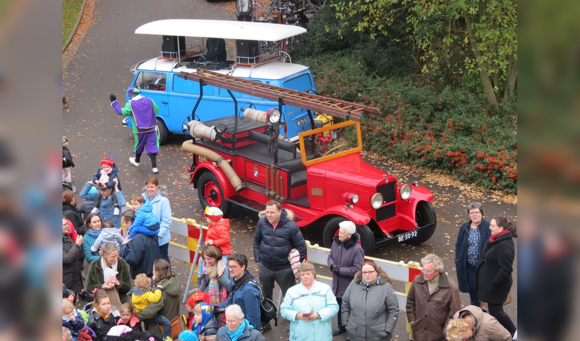 De oude brandweerauto waarmee Sinterklaas naar Jagtlust kwam.
