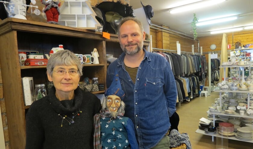 Bestuursvoorzitter Loes Steensma en coördinator Coen de Moor van Emmaus Bilthoven.