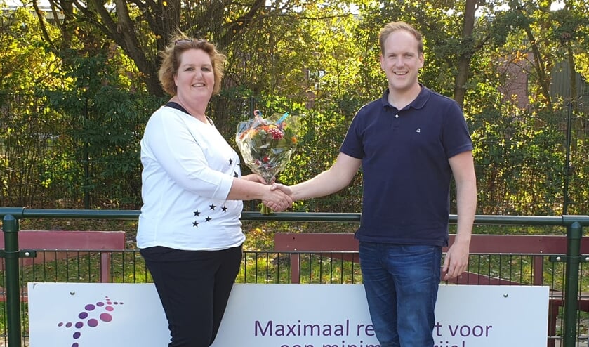 Simone Verbeek van Admimax met Steven Bakker van de Nova Sponsorcommissie