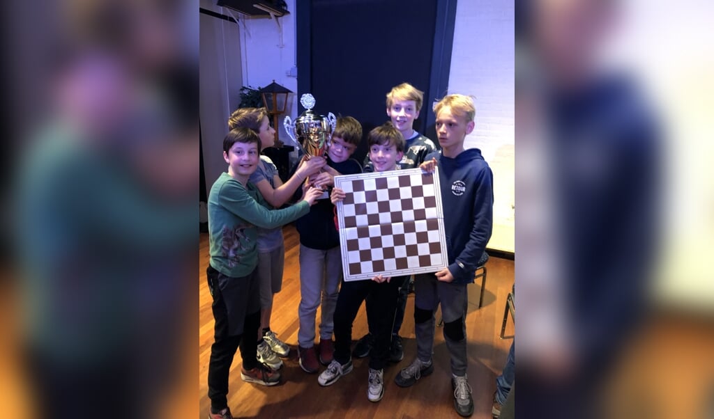 Kampioen schaken Julianaschool.