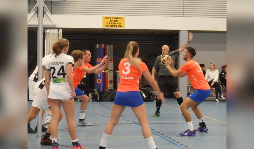 DOS verliest voor het eerst in de zojuist aangevangen zaalcompetitie.