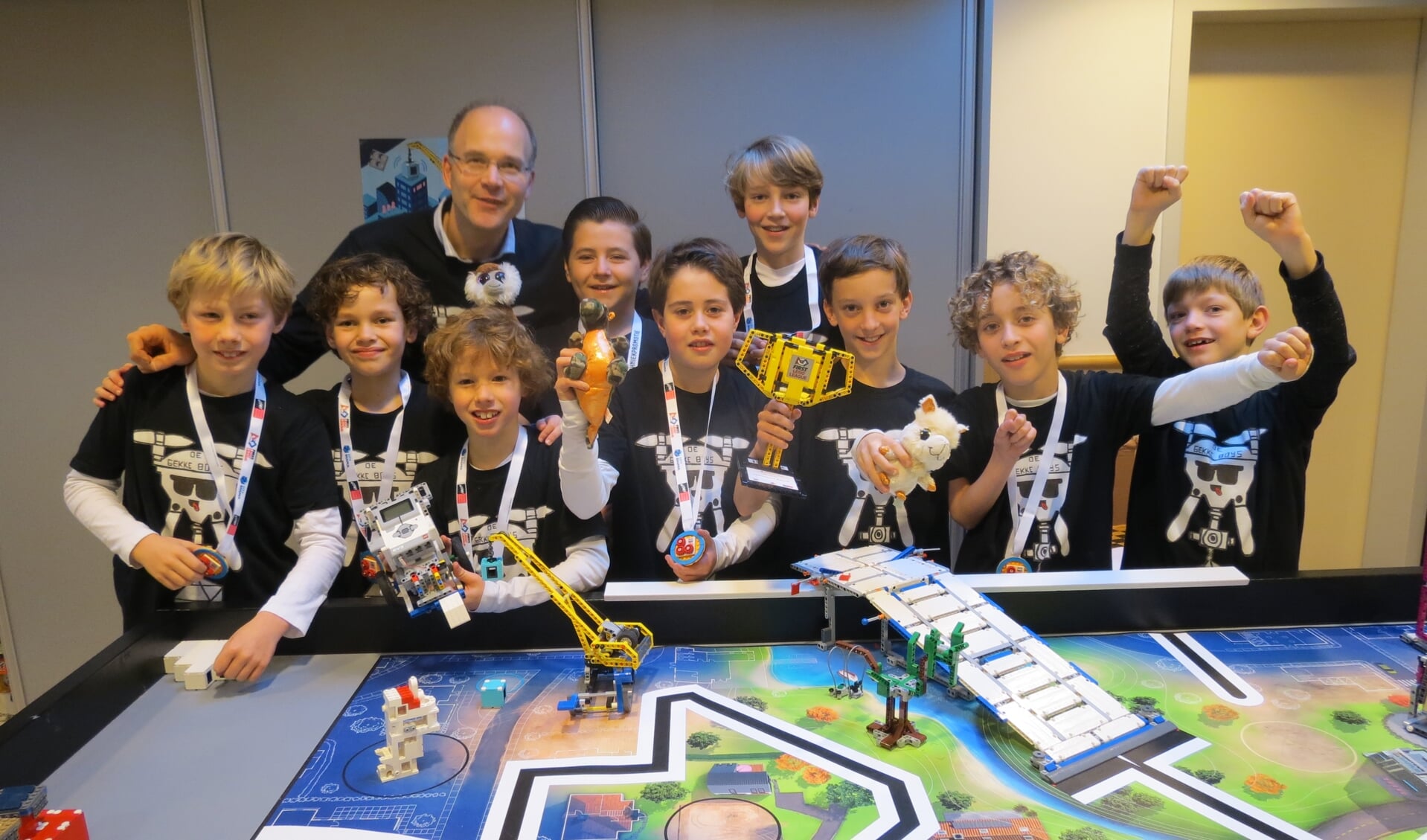 De opgetogen winnaars van de regionale Lego League 2019-2020.