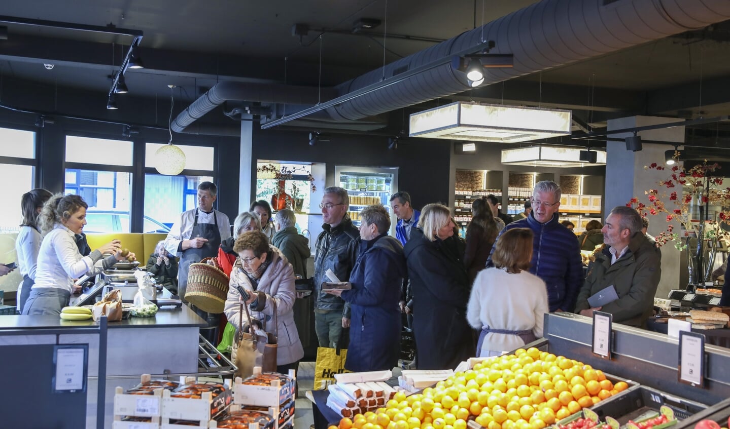 Klanten kijken hun ogen uit. [foto Jan den Ouden]