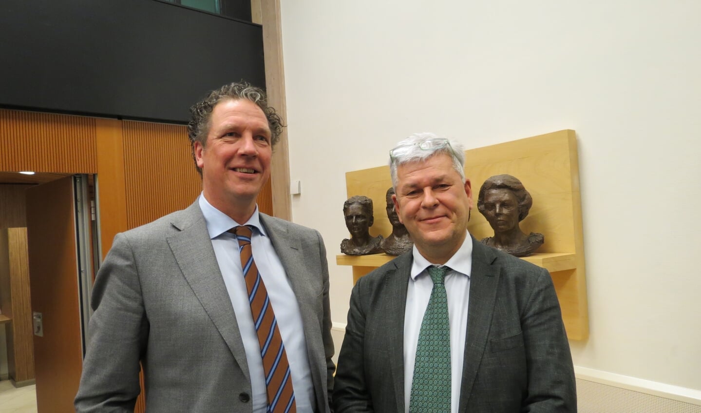 Peter Ypma woonde als ‘Gast van de raad’ de vergadering bij op uitnodiging van Werner de Groot (rechts).