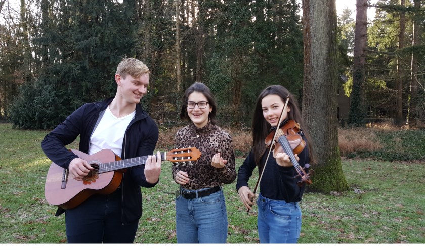 Solisten Tim, Naomi en Emmy speelden en zongen prachtige muziek, waaronder Beethoven, Händel en een mooie jazzsong van Ella Fitzgerald