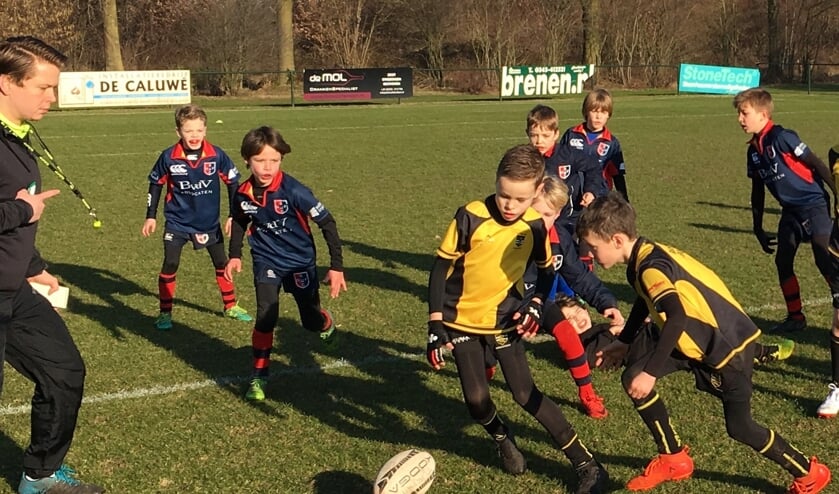 De Stichtsche Wolven spelen een fraaie pot rugby.