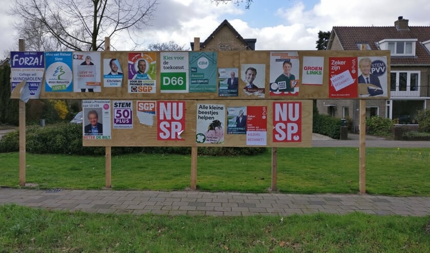 Op verkiezingsborden gaven deelnemende partijen acte de présence.
