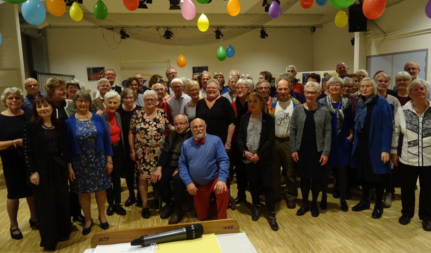 Op een feestavond mag een foto van het jubilerende koor niet ontbreken.