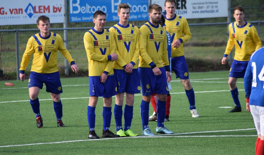 Zes SVM-verdedigers zijn er nodig bij één Patria-aanvaller. (foto Nanne de Vries)