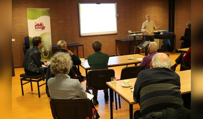 Deelnemers luisteren geboeid naar Bauke Heikamp, strategisch adviseur van gemeente De Bilt.