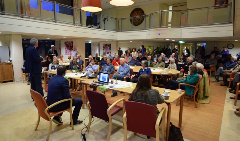 Omwonenden hebben nog vele vragen aan de wethouder.