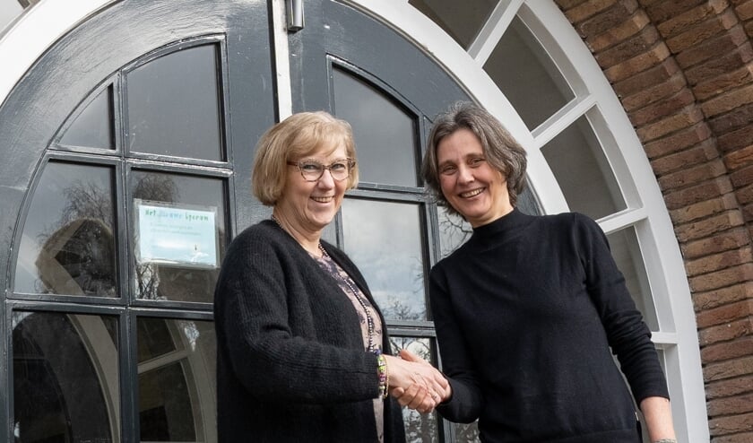 V.l.n.r. Agaath Mauritz (Het Nieuwe Lyceum) en Joanne Penning (Samen voor De Bilt). (foto Ron Jacobs)