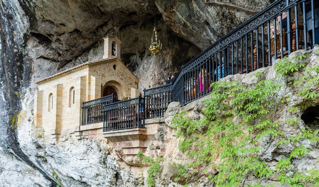 De Santa Cueva-grot in Cádiz (Spanje) waar Haydns 7 Worte voor gecomponeerd werd.