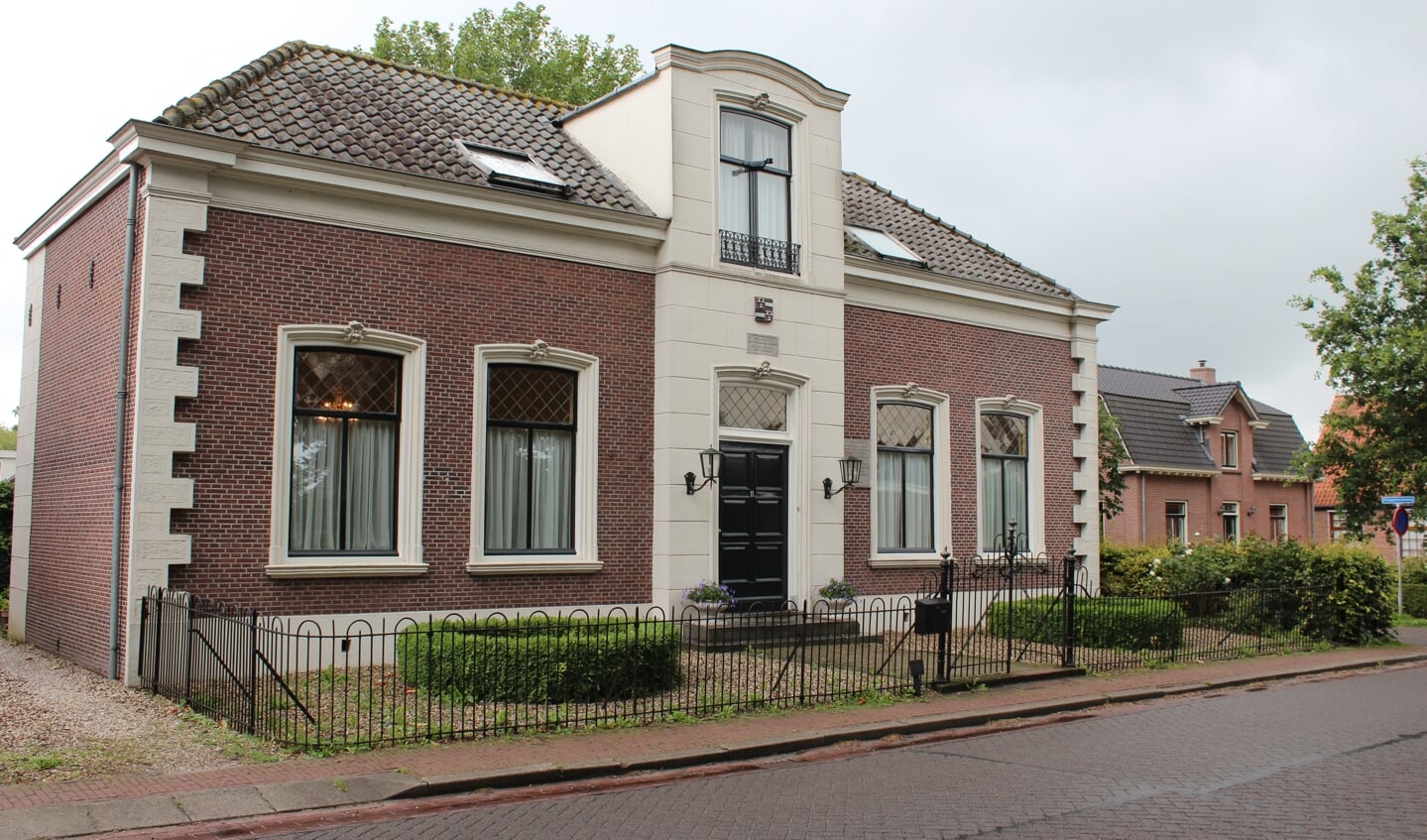 Selma van Hasselt kreeg van bevriende ambtenaar van het gemeentehuis van Achttienhoven en Westbroek een vals persoonsbewijs. (foto uit de digitale verzameling van Rienk Miedema)