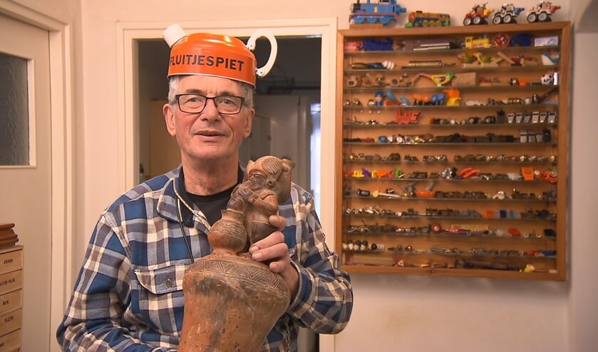 Piet Visser is met zijn fluitjes-verzameling te zien in Verzamelkoorts! (foto Persdesk.nl)