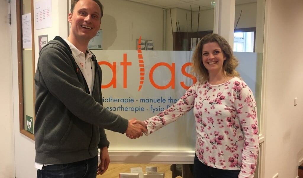 Joost (Atlas) verwelkomt Bianka met haar osteopathiepraktijk in Maartensdijk.