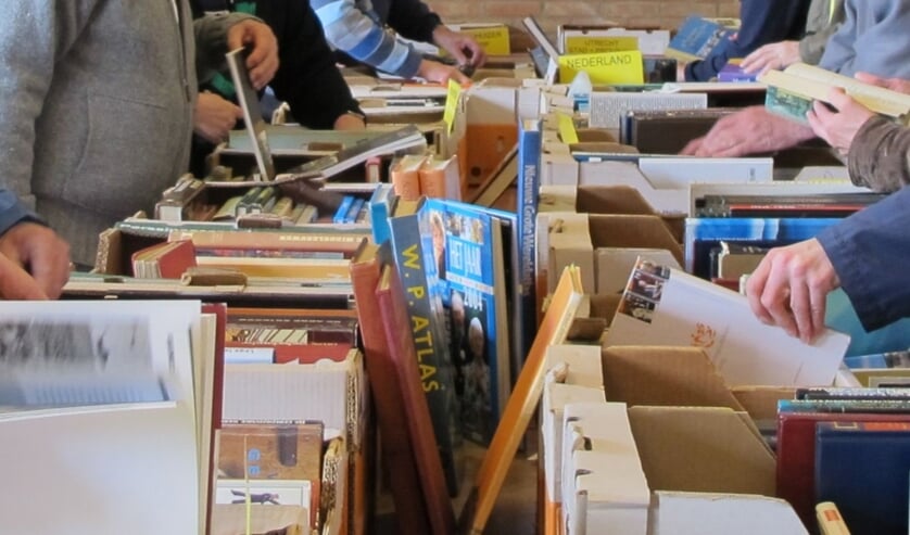 Wie bijvoorbeeld boeken heeft voor de verkoop kan zich aanmelden en geld verdienen voor een vereniging of goed doel.