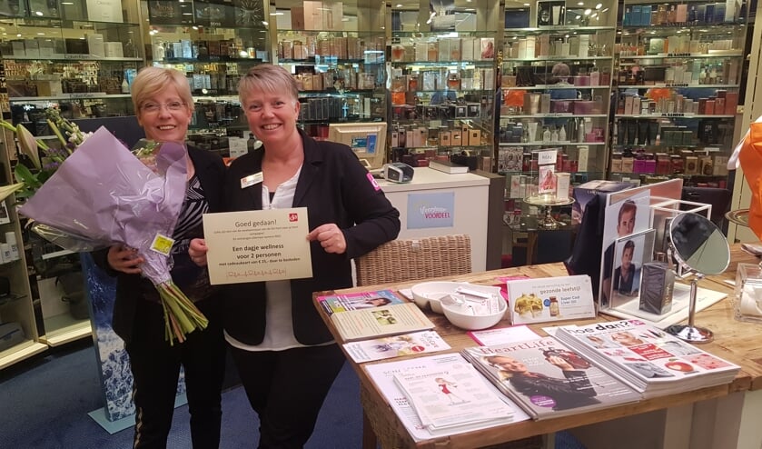 Het was voor de drogist aan het Maertensplein een verrassing dat zij ook nog weekwinnaar van de DA Hart voor je Hart campagne werden; Alle medewerkers krijgen een dagje Wellness voor 2 personen aangeboden.