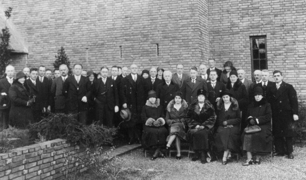 De Van Everdingenschool: het gebouw werd op 23 januari 1932 in gebruik genomen en was gelegen aan de Soestdijkseweg Zuid.