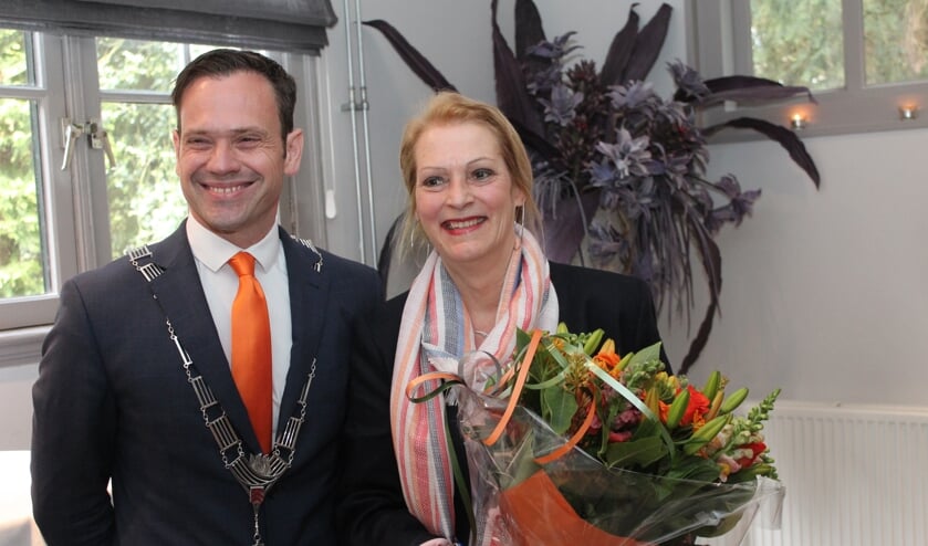 Mevrouw Ella Prins - van der Put heeft zich o.a. ingezet voor de Centrumkerk in Bilthoven en is Lid van het Comité Open Monumentendag.