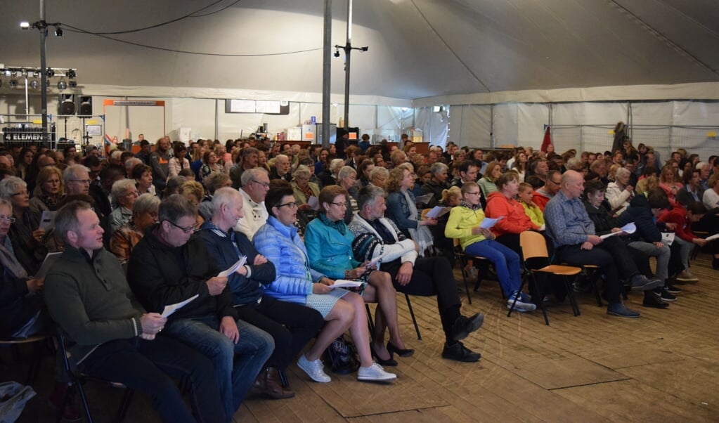 Het eerste jaar trok de tentdienst al veel belangstellenden.