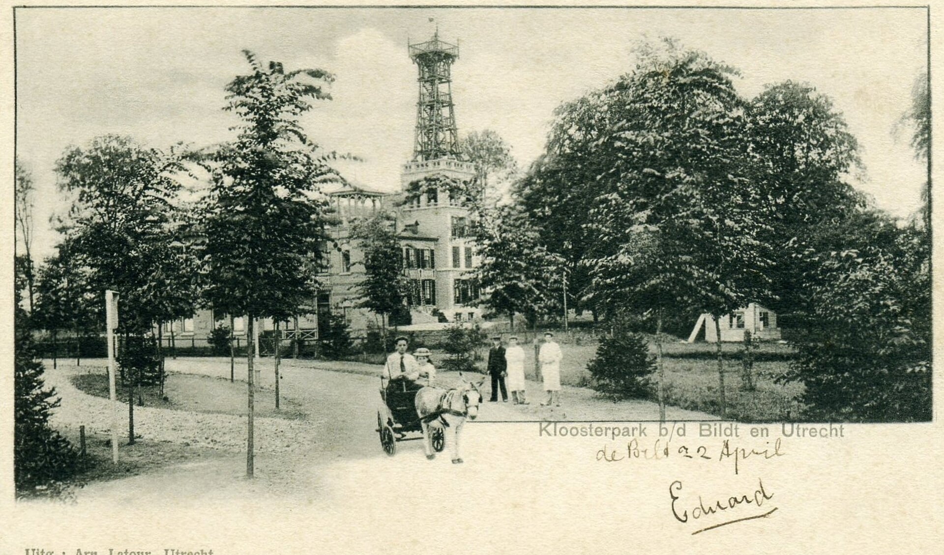 Het KNMI in 1900 met een nieuwe weertoren, die is gebouwd tegen huize Het Klooster  (foto Hist. Kring ‘dOudeSchool).