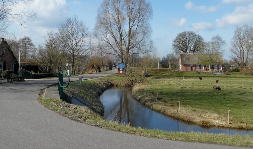 Bij deze foto staan we op het meest westelijke puntje van de gemeente en kijken westwaarts richting Oud Maarseveen in de gemeente Stichtse Vecht.