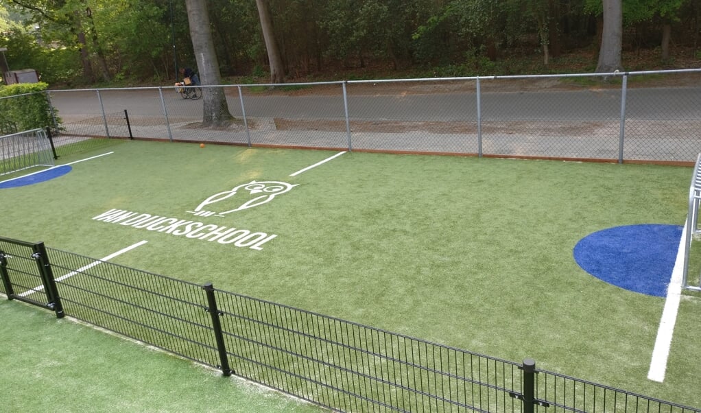  Het nieuwe panna-veld voor de basisschool. [foto Henk