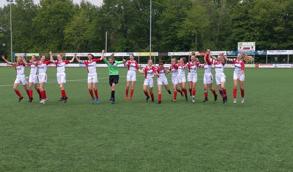 Grote bleidschap bij de meiden van FC De Bilt.