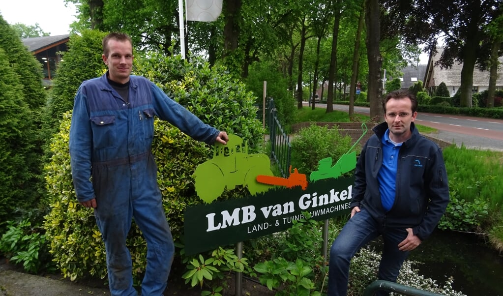 Jeroen Nieuwenhuize(l) en Maarten Klein(r): wij gaan het assortiment tuingereedschap uitbreiden om ook de mensen in Maartensdijk en omgeving goed te kunnen bedienen.